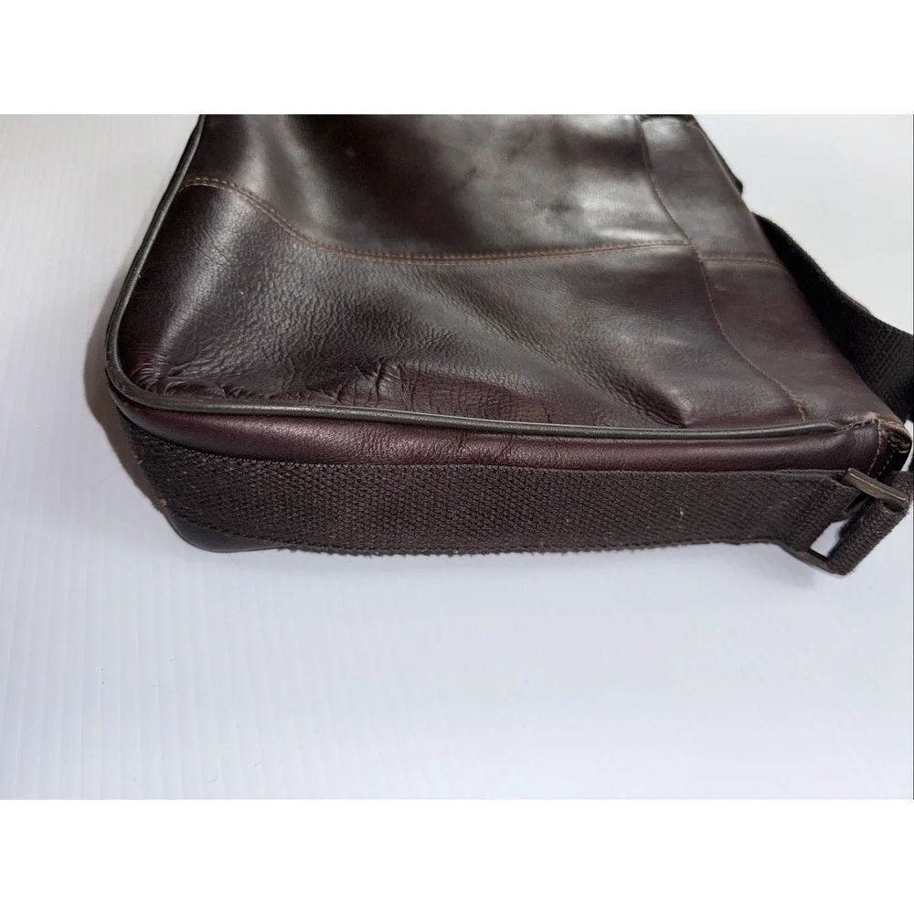 Kenneth Cole Reaction Brown Leather crossbody messenger‎ bag 11x11